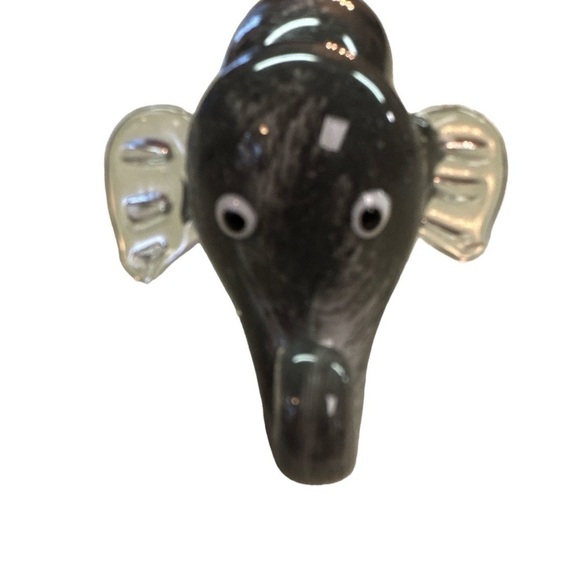 Grey Elephant Art Glass Paperweight Knick Knack Collector Item - Picture 5 of 7